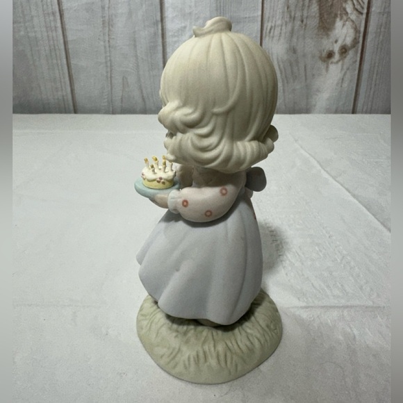 Precious Moments “May Your Birthday Be Blessed”  1990 - Picture 5 of 8